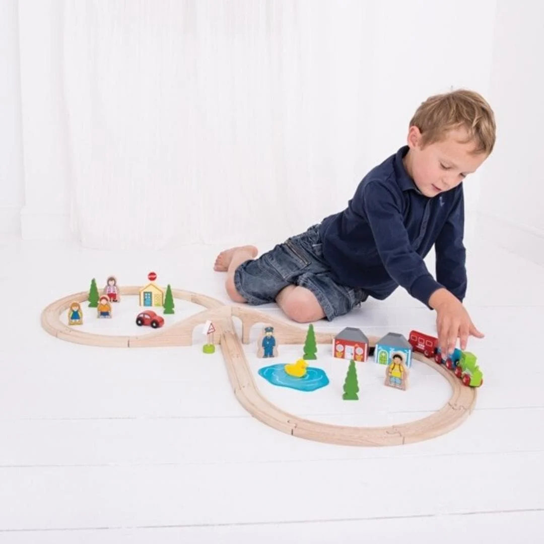 Figure of Eight Train Set - Image 6